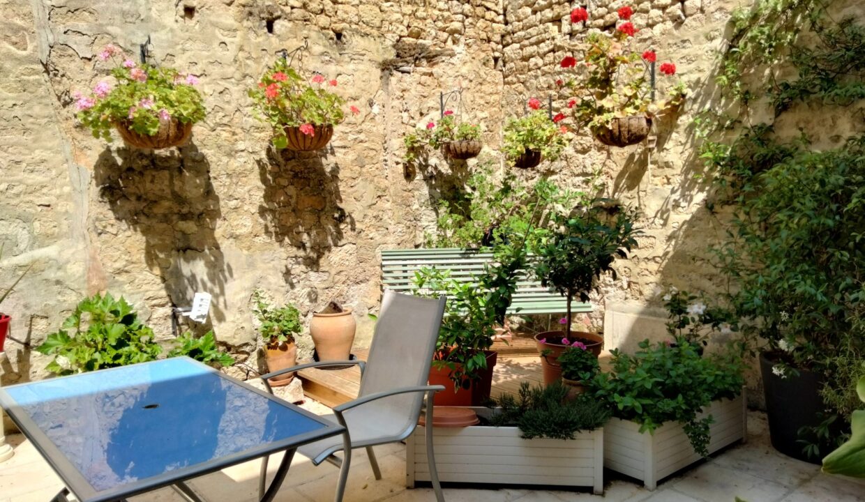 maison-ancienne-8-pieces-fontenay-le-comte-85200-1775713654-VM905_5_original