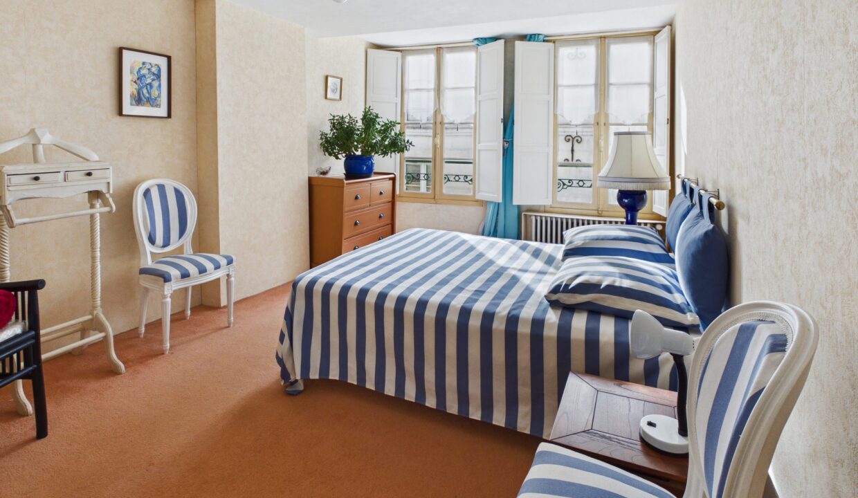 maison-ancienne-8-pieces-fontenay-le-comte-85200-1775713654-VM905_8_original