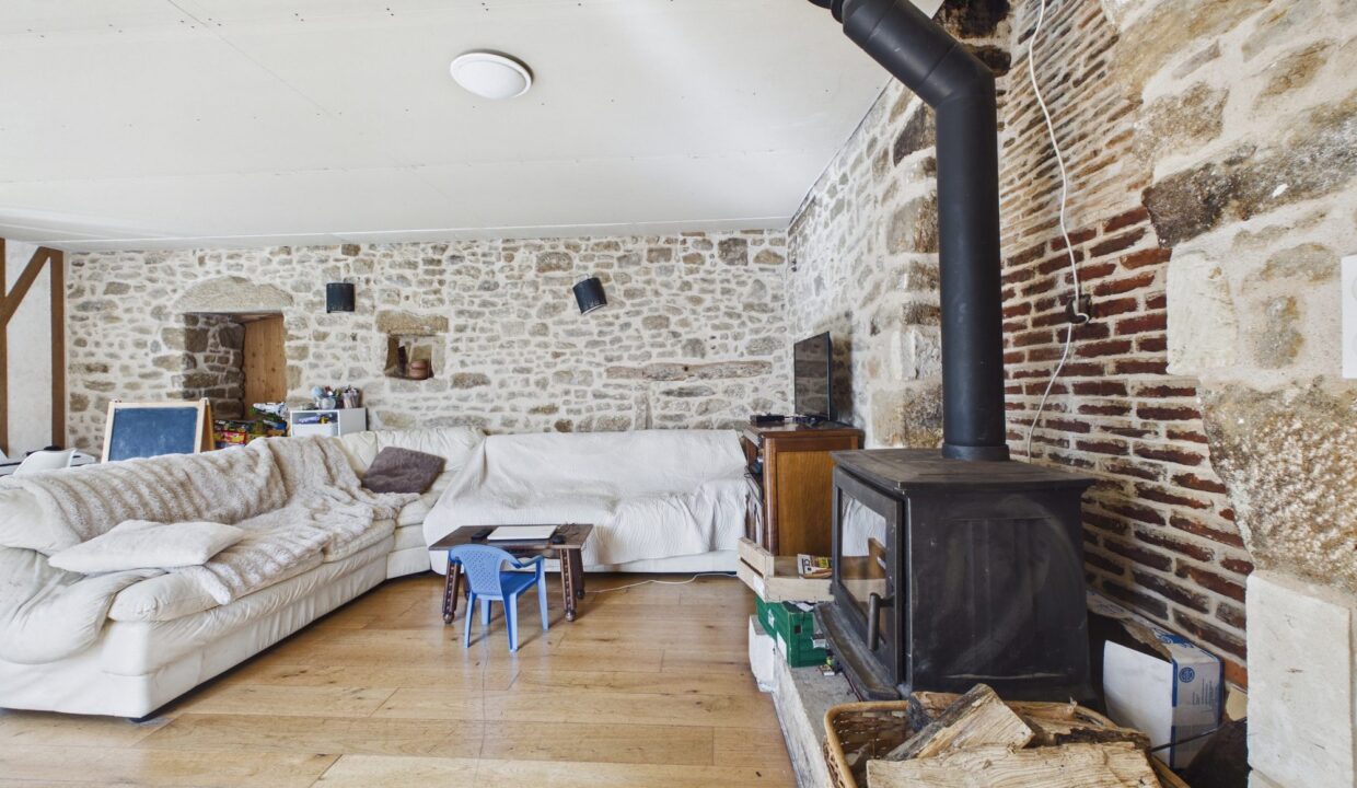 maison-ancienne-9-pieces-saint-cyr-des-gats-85410-1777299303-VM917_14_original