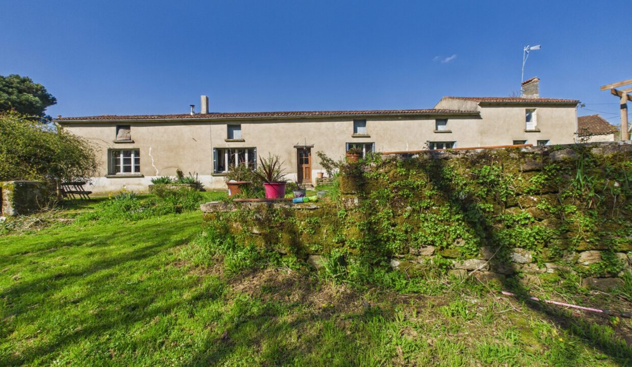 maison-ancienne-9-pieces-saint-cyr-des-gats-85410-1777299303-VM917_27_original