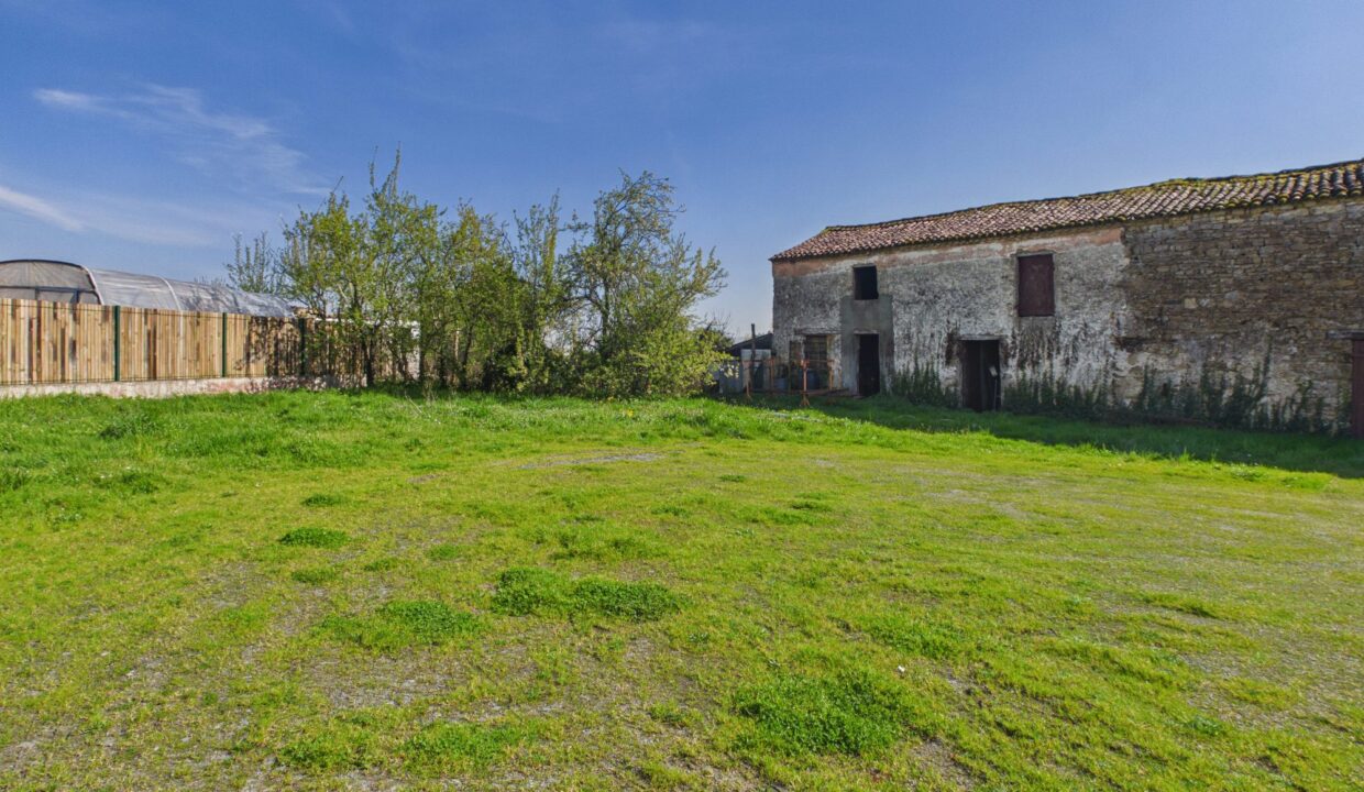 maison-ancienne-4-pieces-bourneau-85200-1774876940-VM947_9_original-1