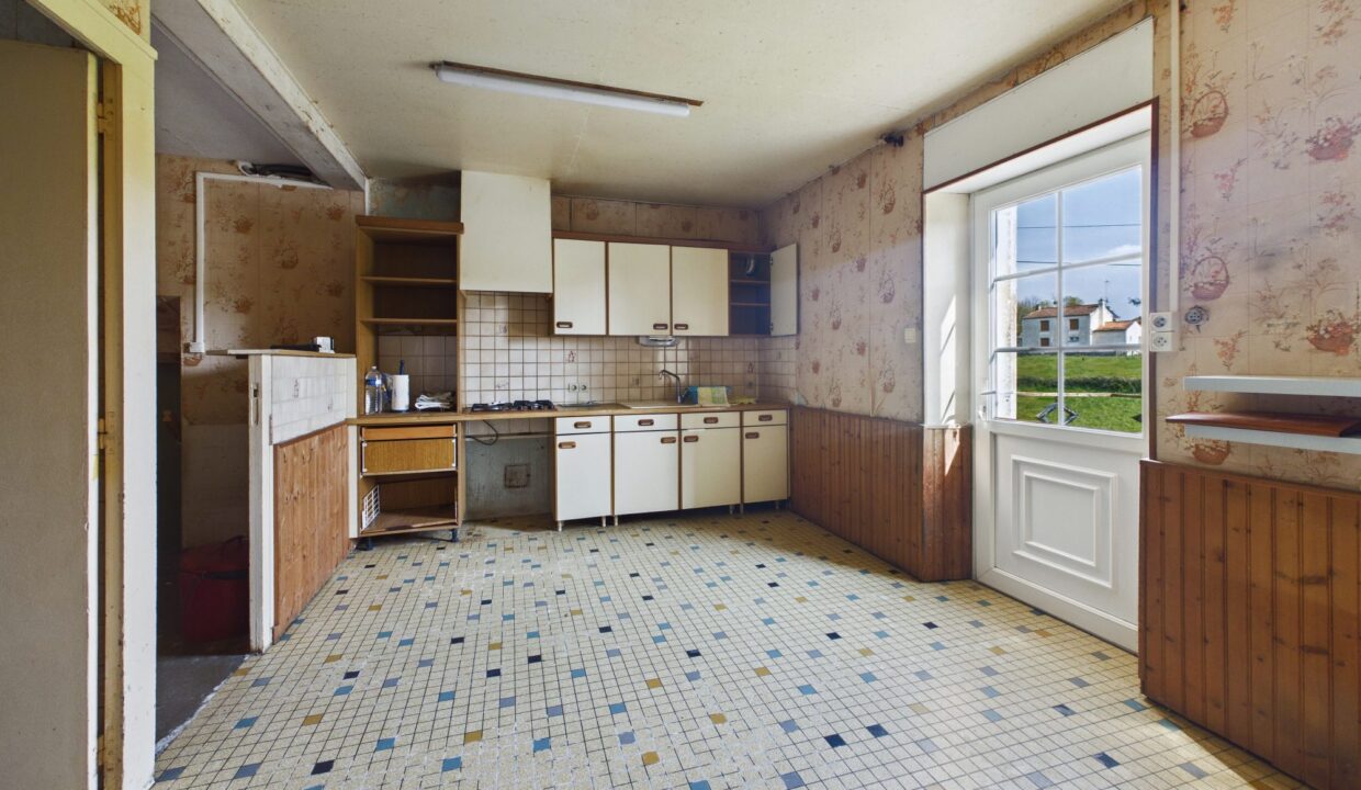 maison-ancienne-4-pieces-saint-cyr-des-gats-85410-1775055541-VM944_19_original