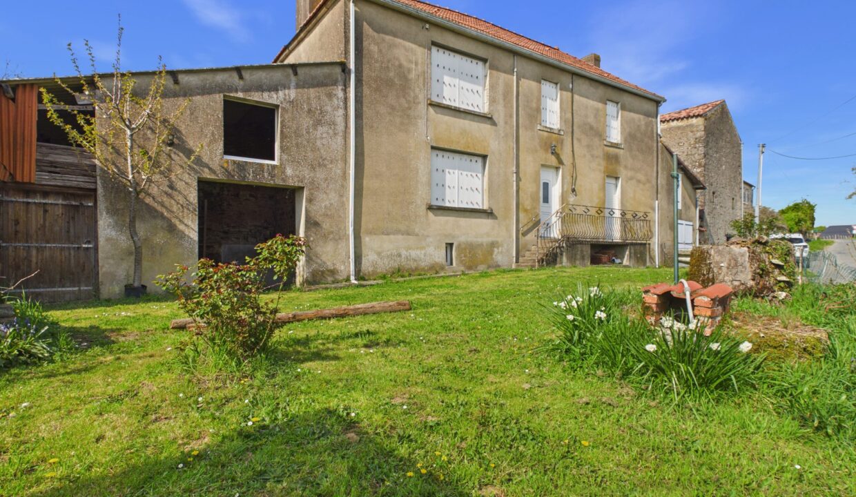 maison-ancienne-4-pieces-saint-cyr-des-gats-85410-1775055541-VM944_1_original