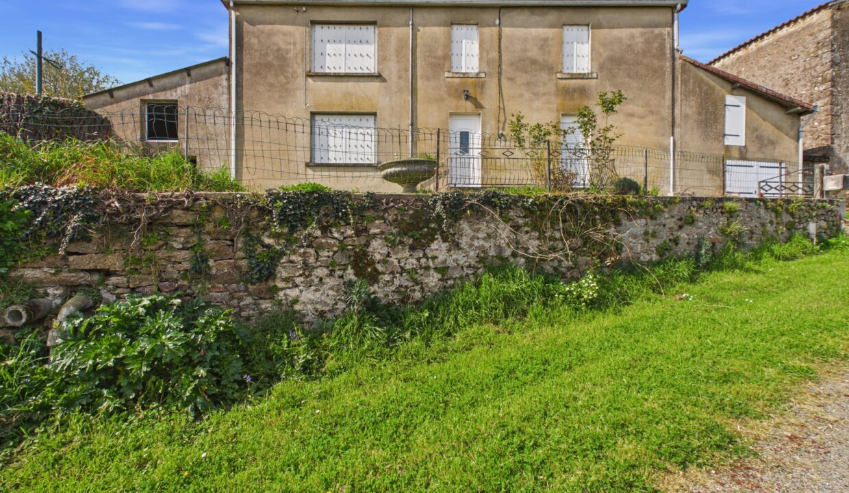 maison-ancienne-4-pieces-saint-cyr-des-gats-85410-1775055541-VM944_7_original