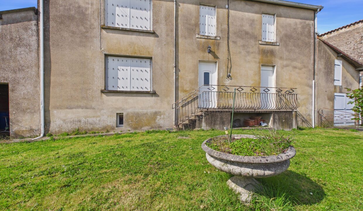 maison-ancienne-4-pieces-saint-cyr-des-gats-85410-1775055541-VM944_8_original