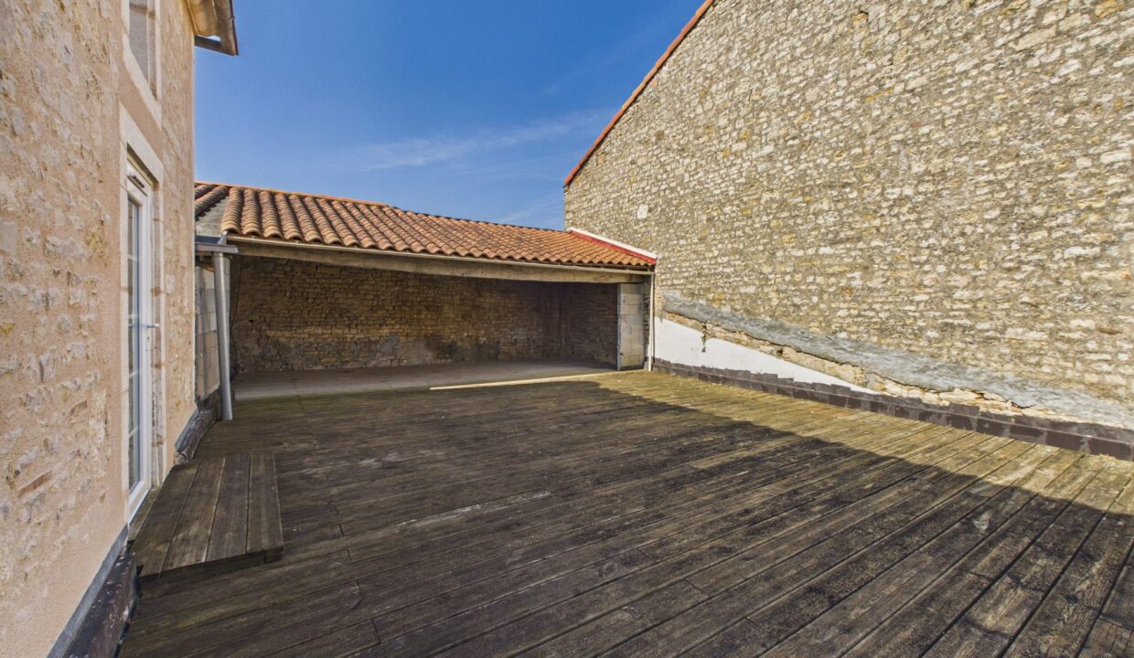 maison-mitoyenne-2-cotes-7-pieces-sainte-hermine-85210-1774548393-VM955_15_original