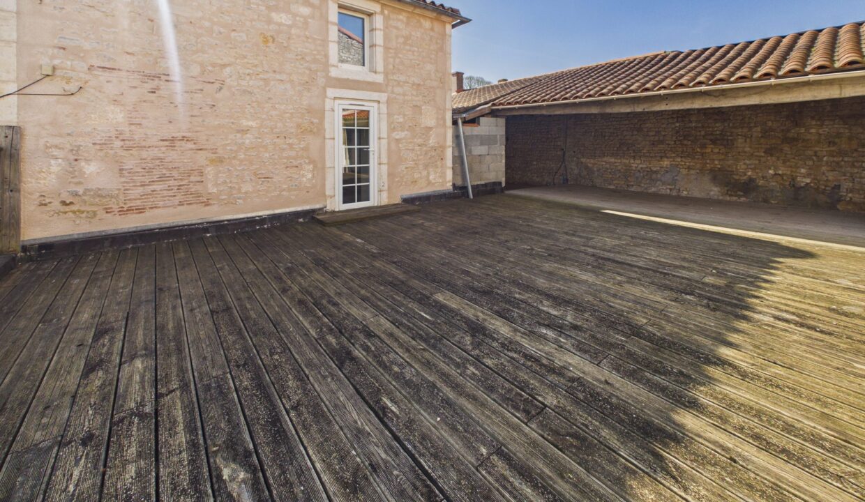 maison-mitoyenne-2-cotes-7-pieces-sainte-hermine-85210-1774548393-VM955_16_original