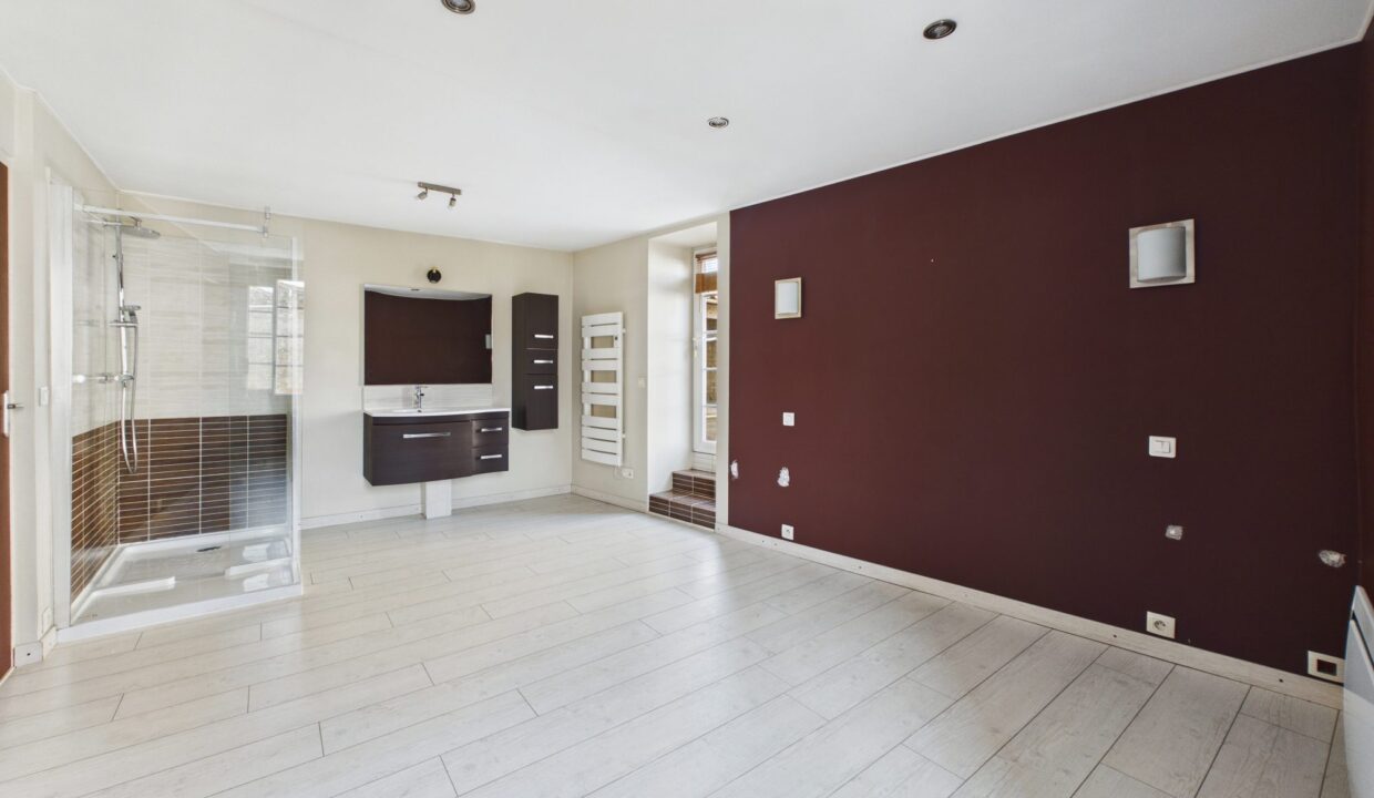 maison-mitoyenne-2-cotes-7-pieces-sainte-hermine-85210-1774548393-VM955_17_original