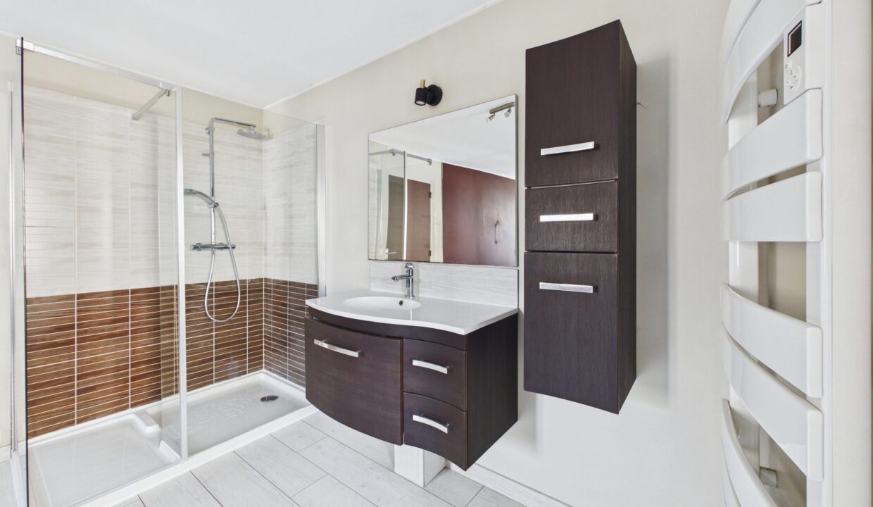 maison-mitoyenne-2-cotes-7-pieces-sainte-hermine-85210-1774548393-VM955_19_original