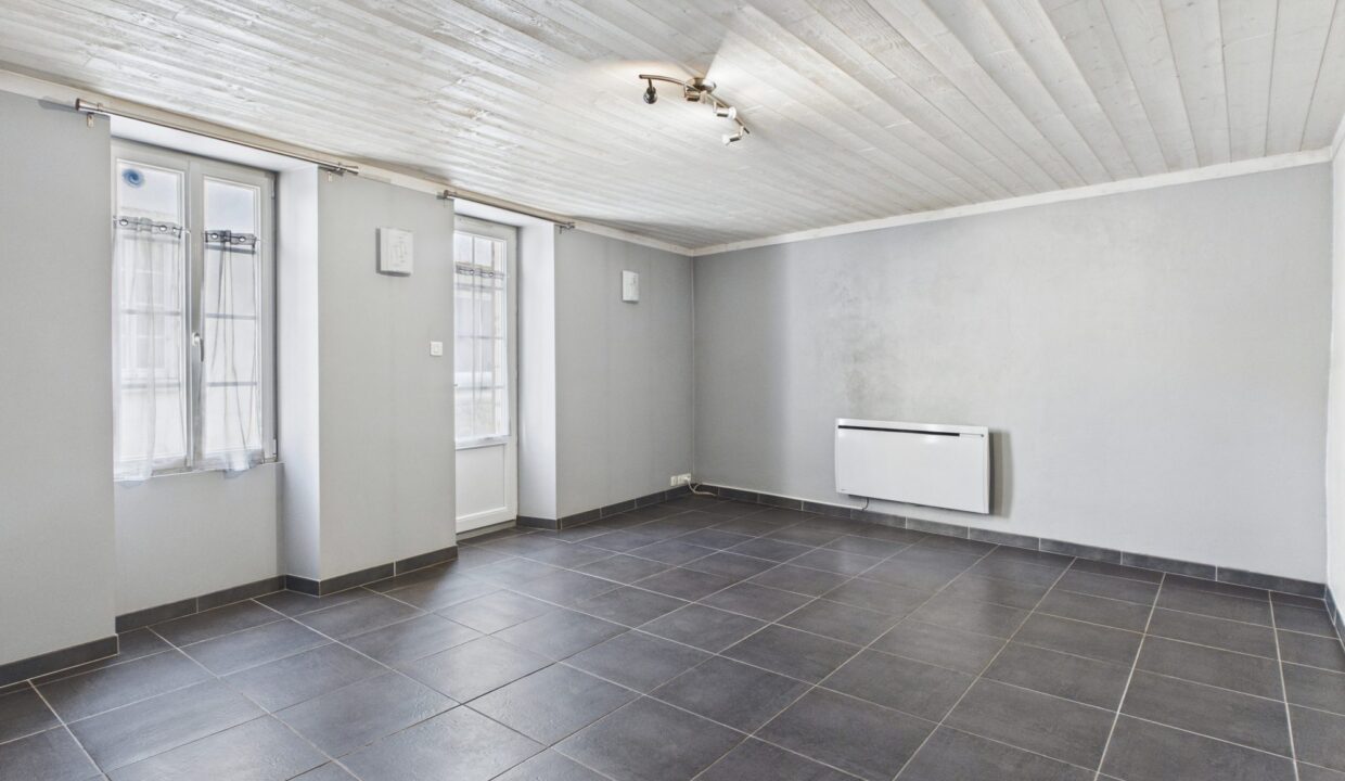 maison-mitoyenne-2-cotes-7-pieces-sainte-hermine-85210-1774548393-VM955_1_original