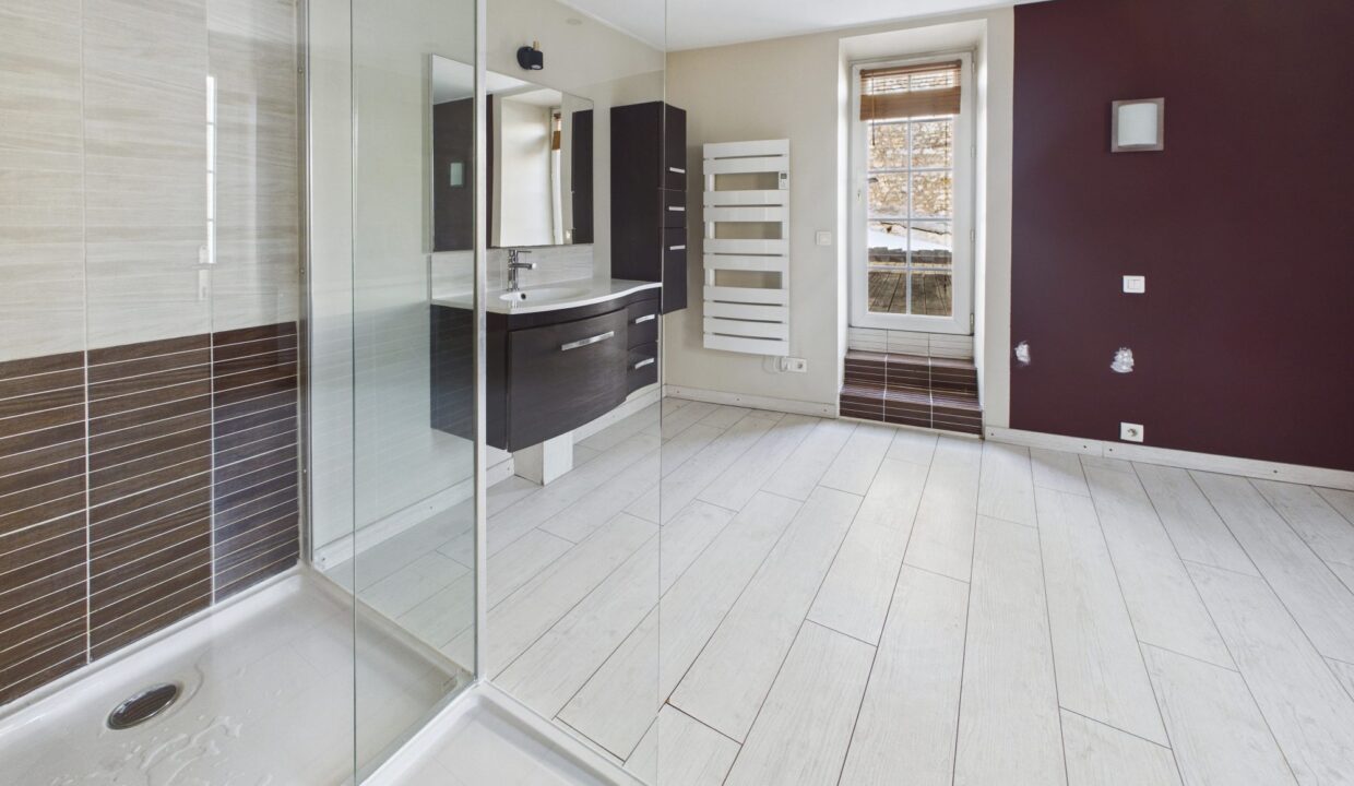 maison-mitoyenne-2-cotes-7-pieces-sainte-hermine-85210-1774548393-VM955_21_original