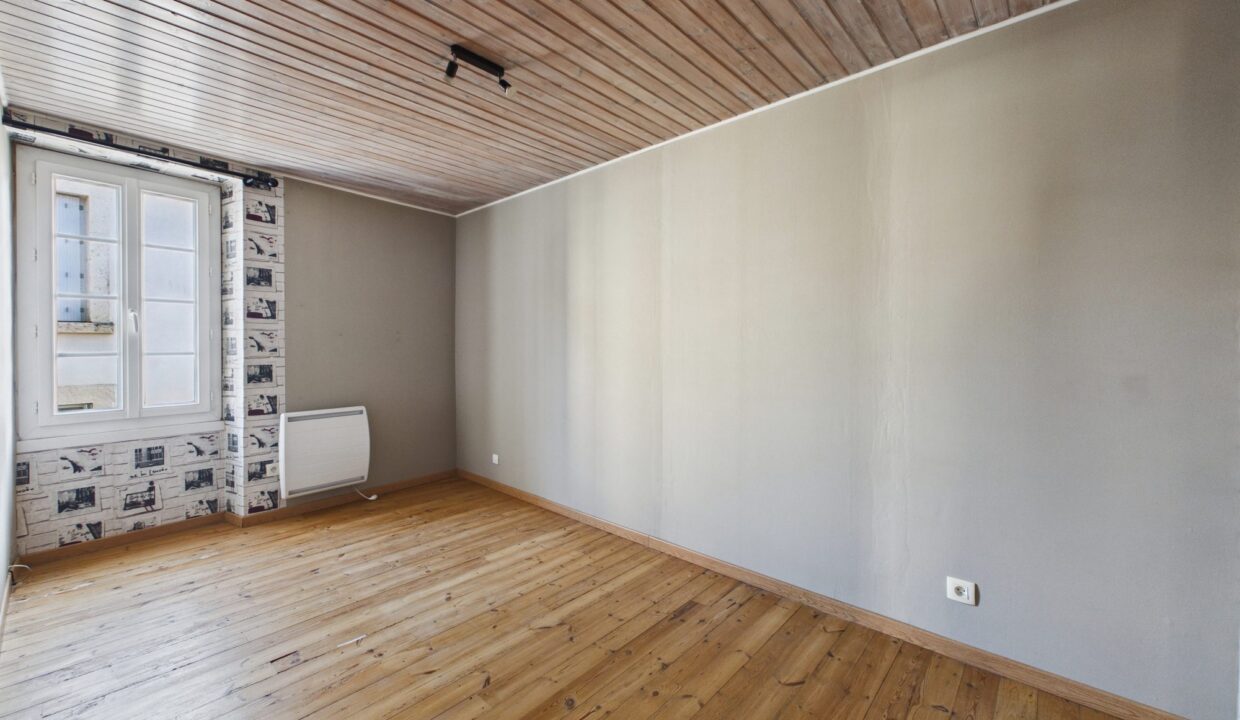 maison-mitoyenne-2-cotes-7-pieces-sainte-hermine-85210-1774548393-VM955_23_original