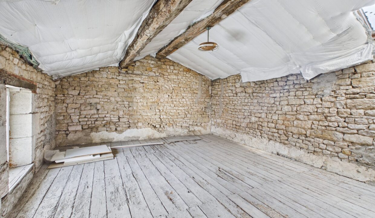 maison-mitoyenne-2-cotes-7-pieces-sainte-hermine-85210-1774548393-VM955_26_original