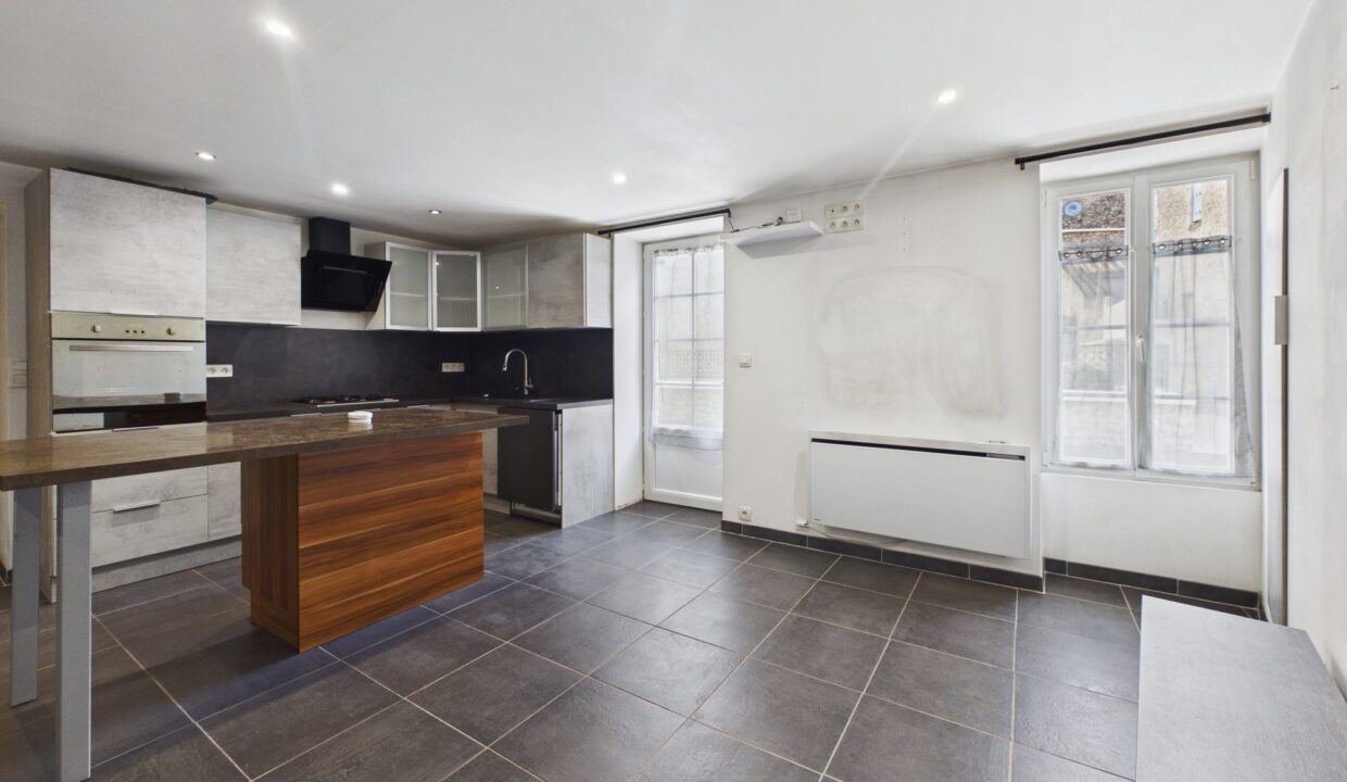 maison-mitoyenne-2-cotes-7-pieces-sainte-hermine-85210-1774548393-VM955_3_original