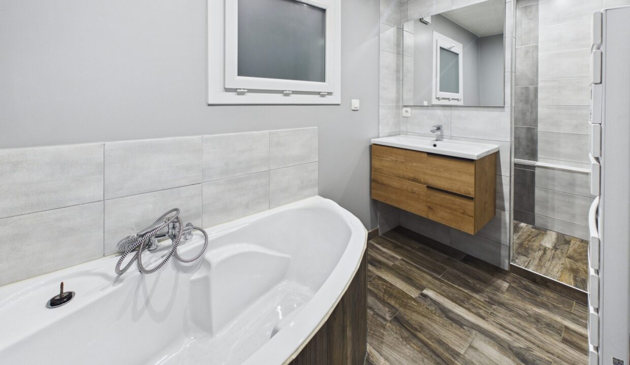 maison-mitoyenne-2-cotes-7-pieces-sainte-hermine-85210-1774548393-VM955_7_original