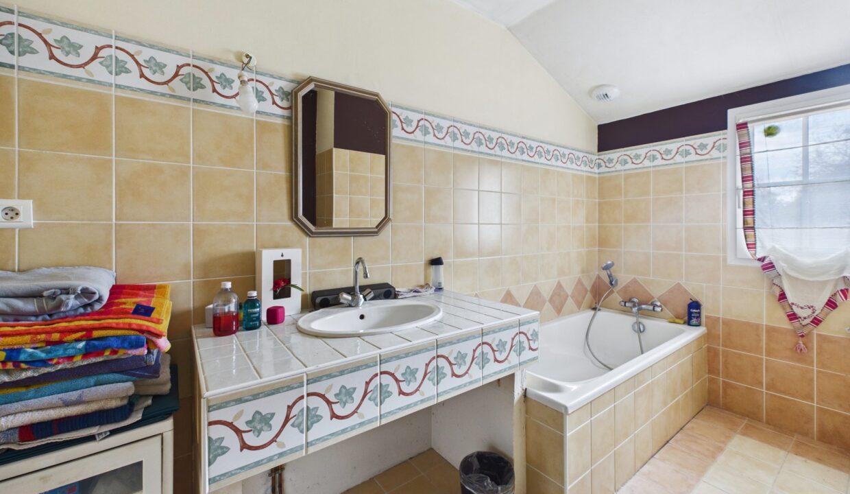 maison-traditionnelle-7-pieces-petosse-85570-1776069305-VM953_15_original