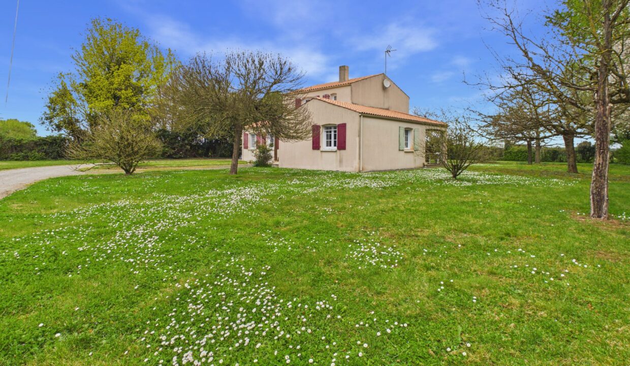 maison-traditionnelle-7-pieces-petosse-85570-1776069305-VM953_1_original