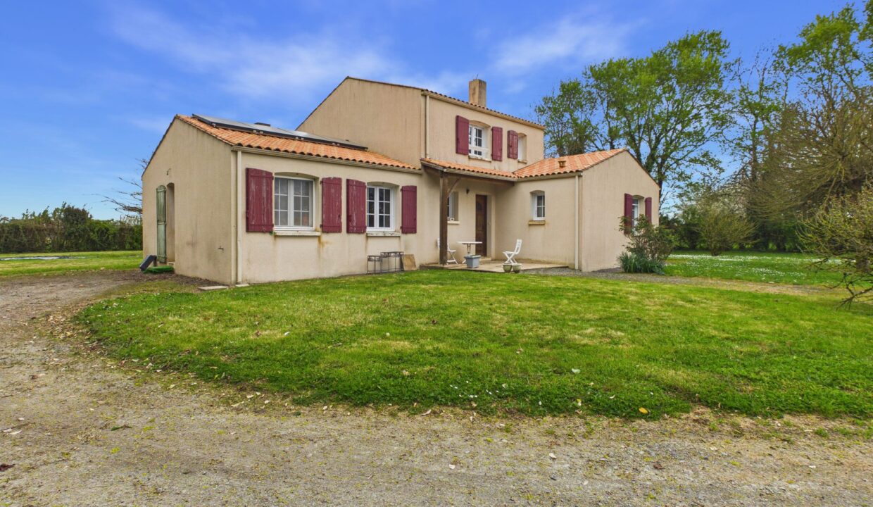 maison-traditionnelle-7-pieces-petosse-85570-1776069305-VM953_3_original