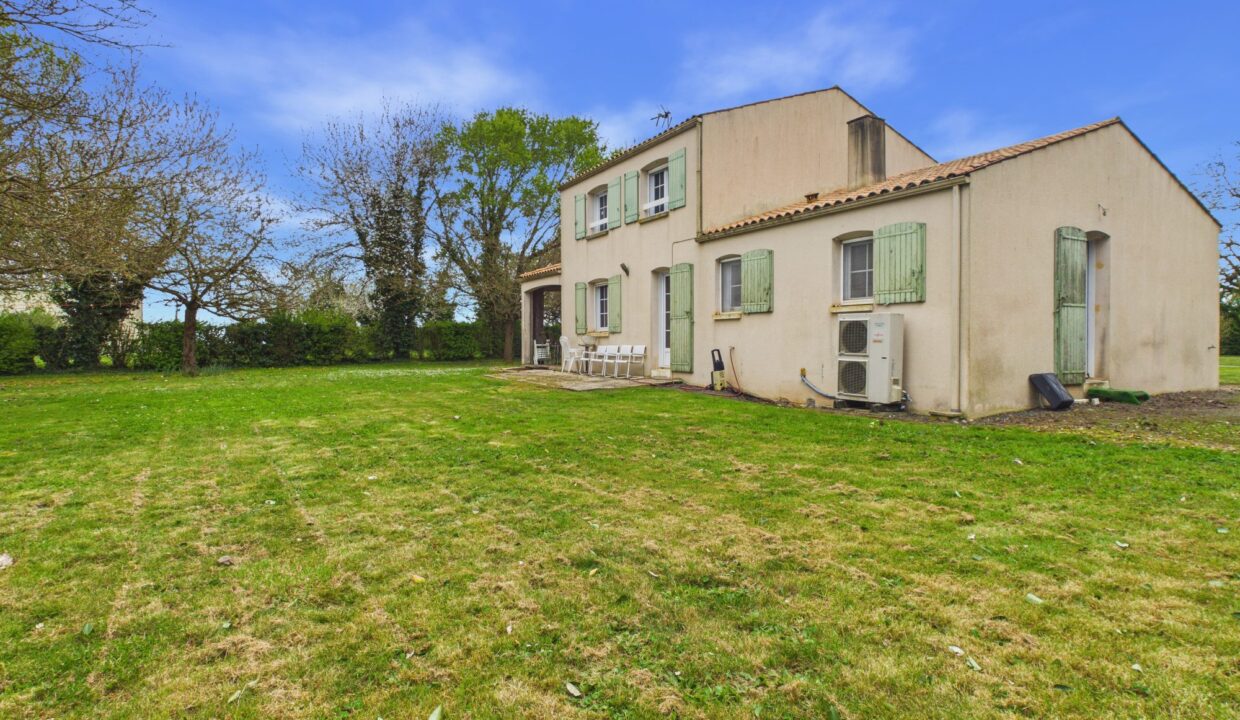 maison-traditionnelle-7-pieces-petosse-85570-1776069305-VM953_4_original