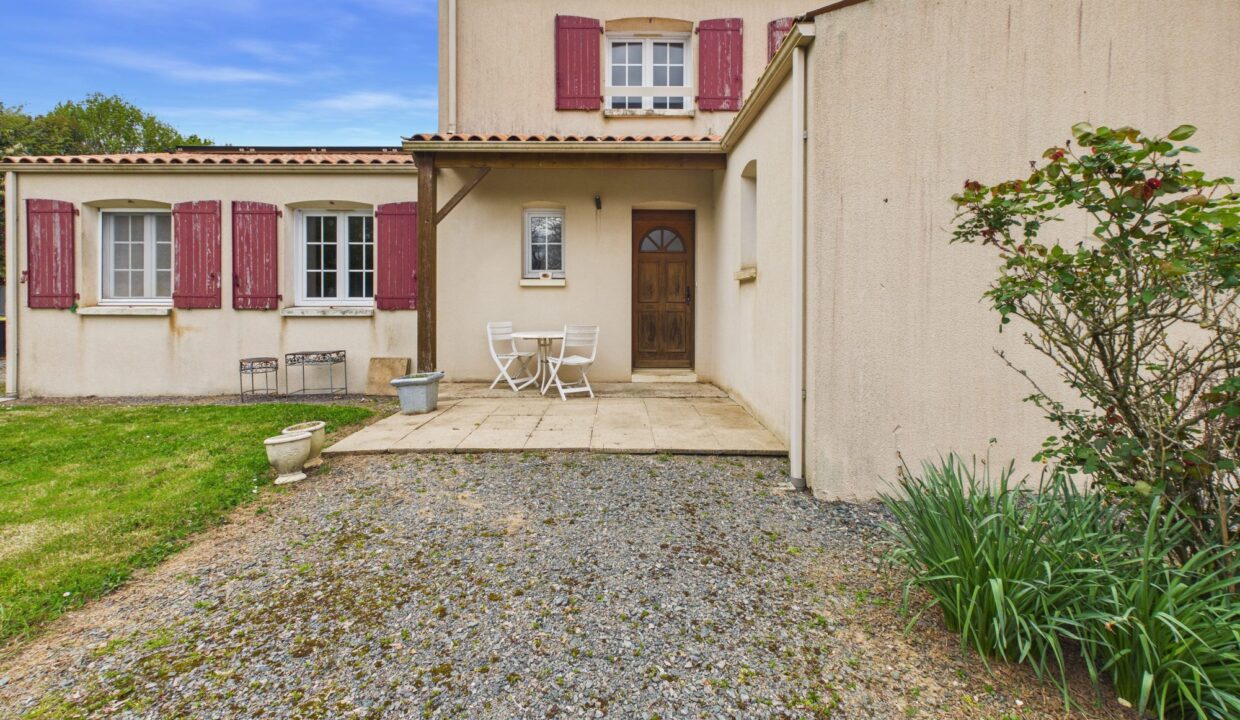 maison-traditionnelle-7-pieces-petosse-85570-1776069305-VM953_6_original