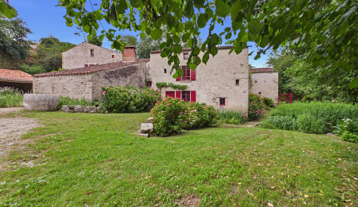 maison-ancienne-11-pieces-vouvant-85120-1783001709-VM980_32_original