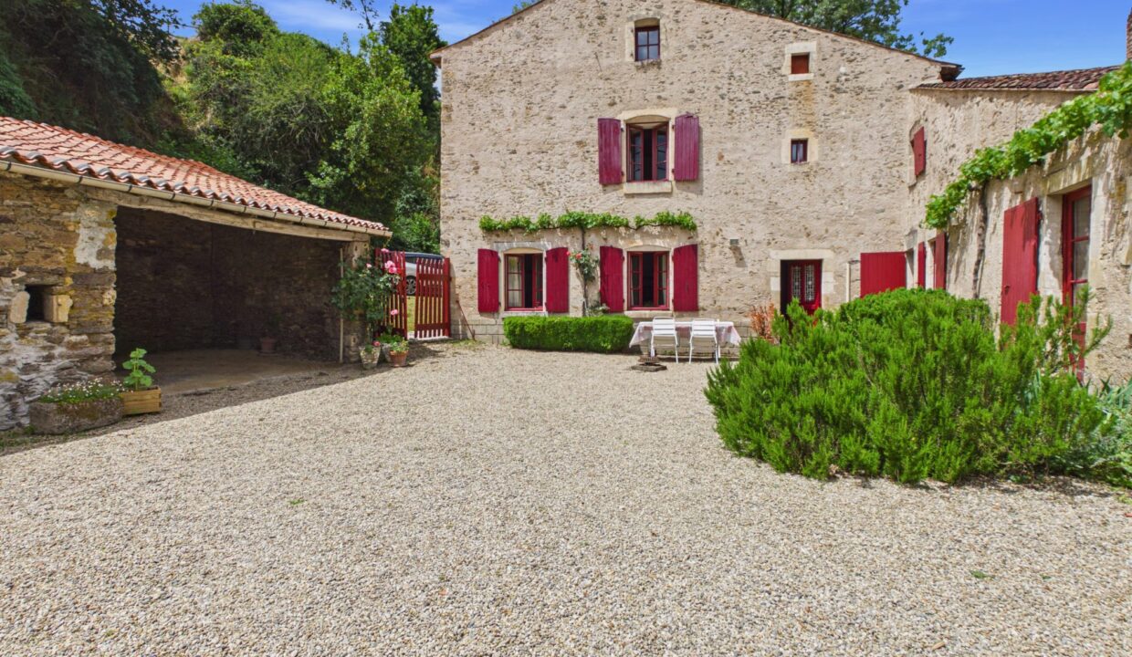 maison-ancienne-11-pieces-vouvant-85120-1783001709-VM980_39_original