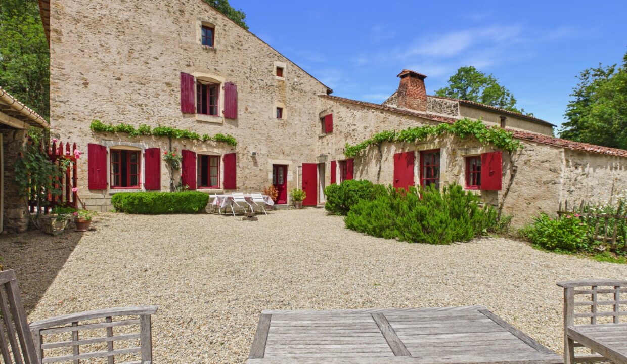 maison-ancienne-11-pieces-vouvant-85120-1783001709-VM980_40_original