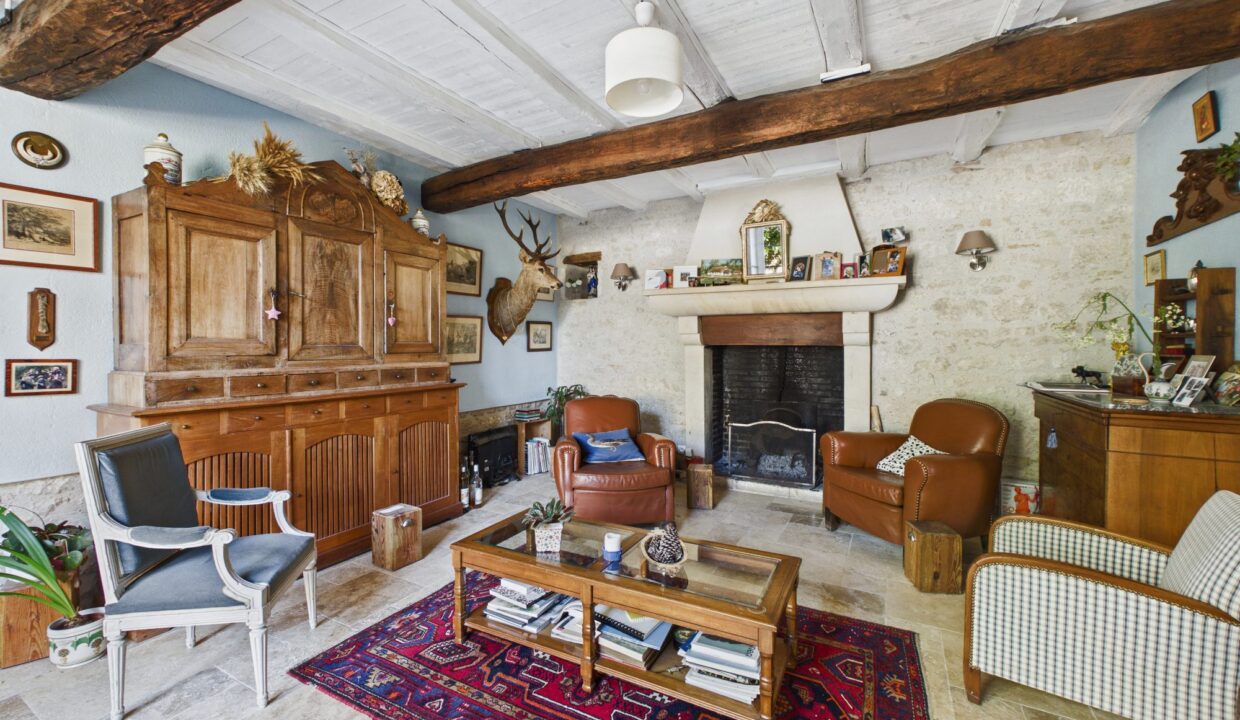 maison-individuelle-10-pieces-fontenay-le-comte-85200-1777368318-VM976_10_original