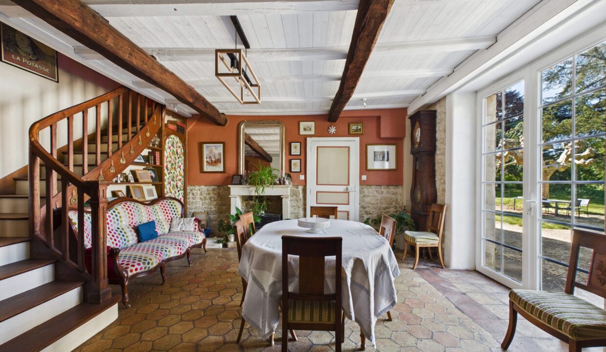 maison-individuelle-10-pieces-fontenay-le-comte-85200-1777368318-VM976_13_original