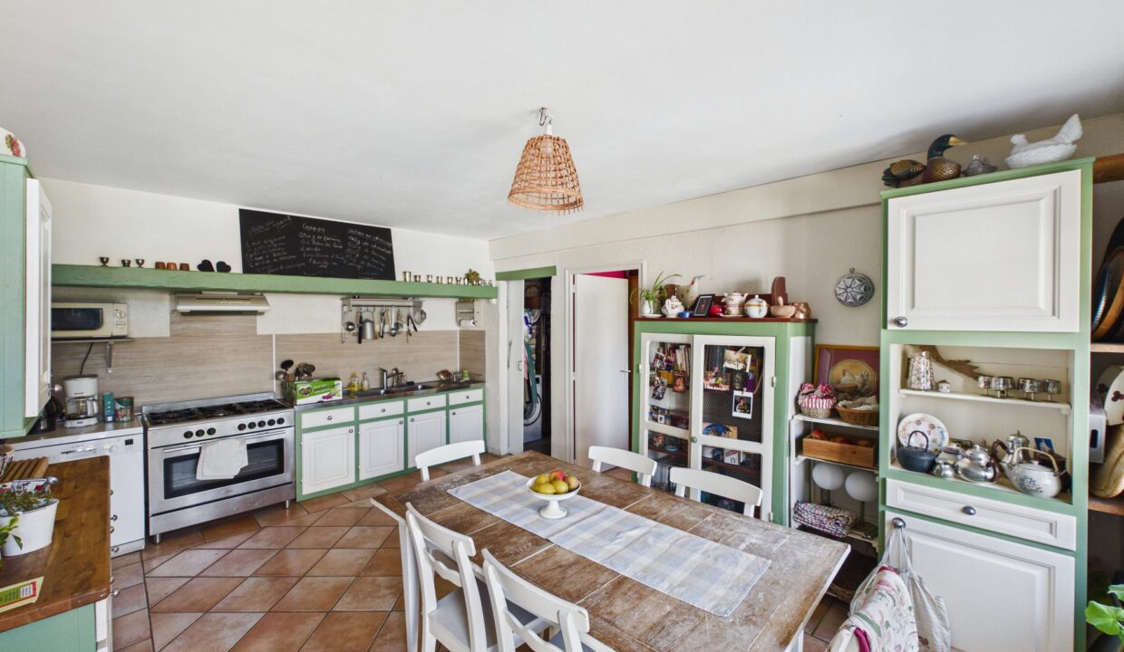 maison-individuelle-10-pieces-fontenay-le-comte-85200-1777368318-VM976_19_original