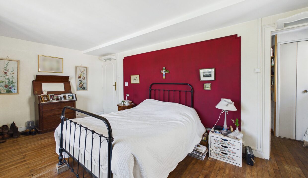 maison-individuelle-10-pieces-fontenay-le-comte-85200-1777368318-VM976_35_original