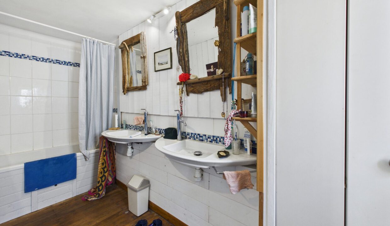 maison-individuelle-10-pieces-fontenay-le-comte-85200-1777368318-VM976_36_original