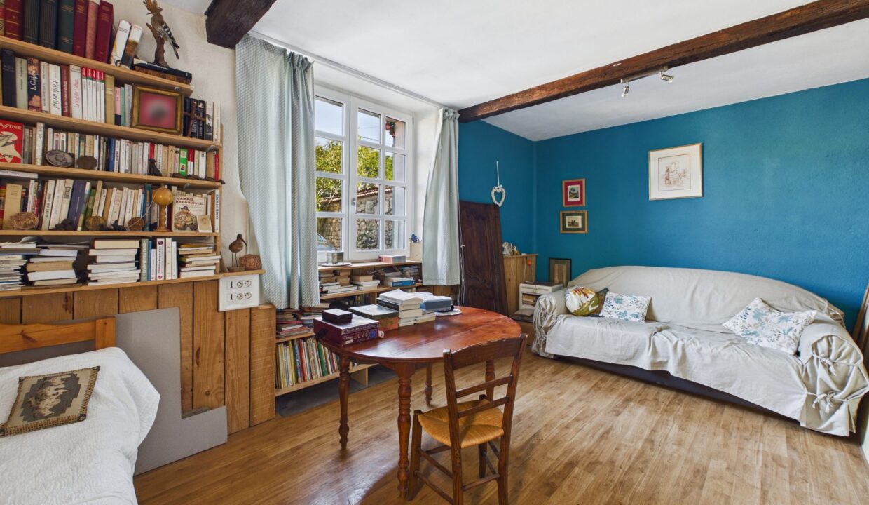 maison-individuelle-10-pieces-fontenay-le-comte-85200-1777368318-VM976_7_original