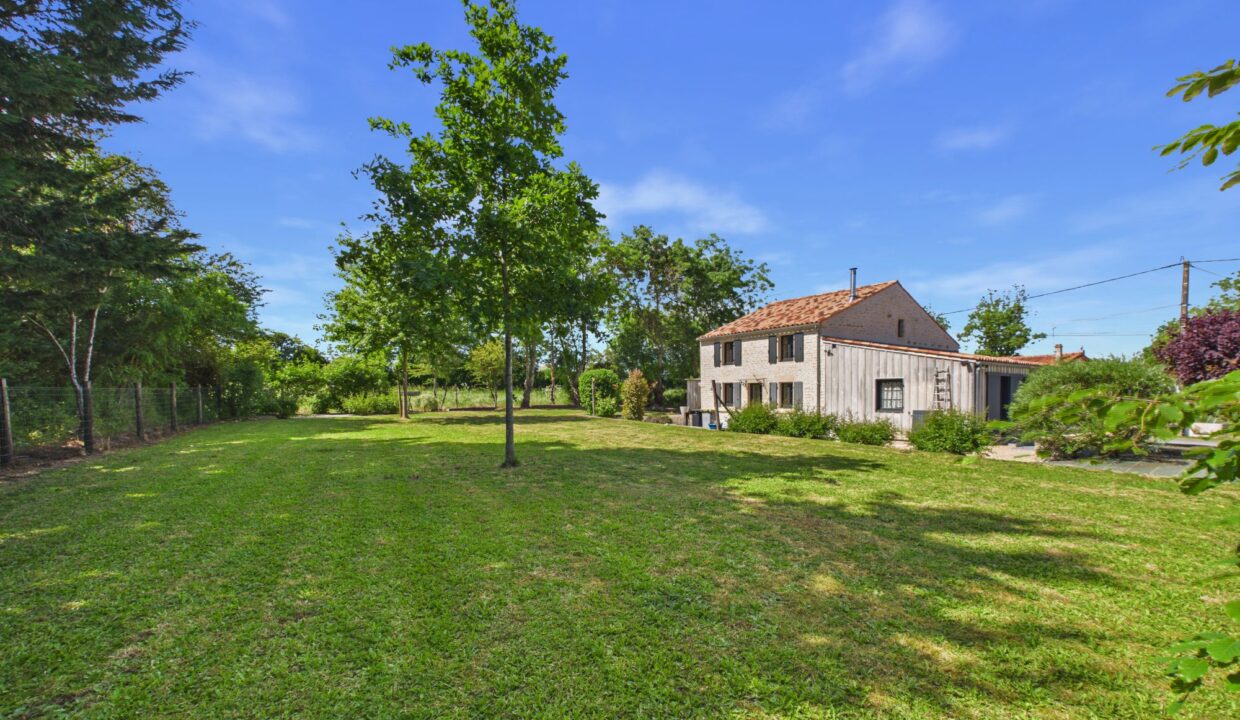 maison-individuelle-5-pieces-maillezais-85420-1777387874-VM974_42_original