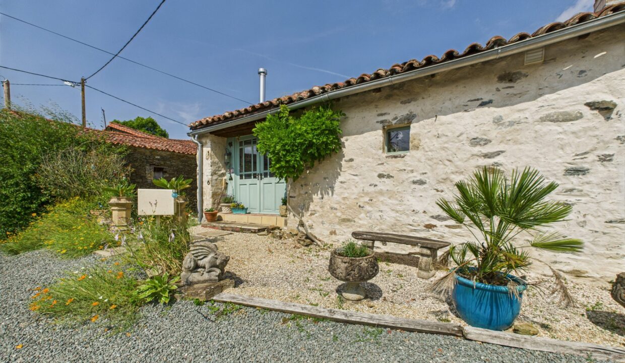 maison-maison-de-campagne-7-pieces-vouvant-85120-1778435721-VM968_72_original