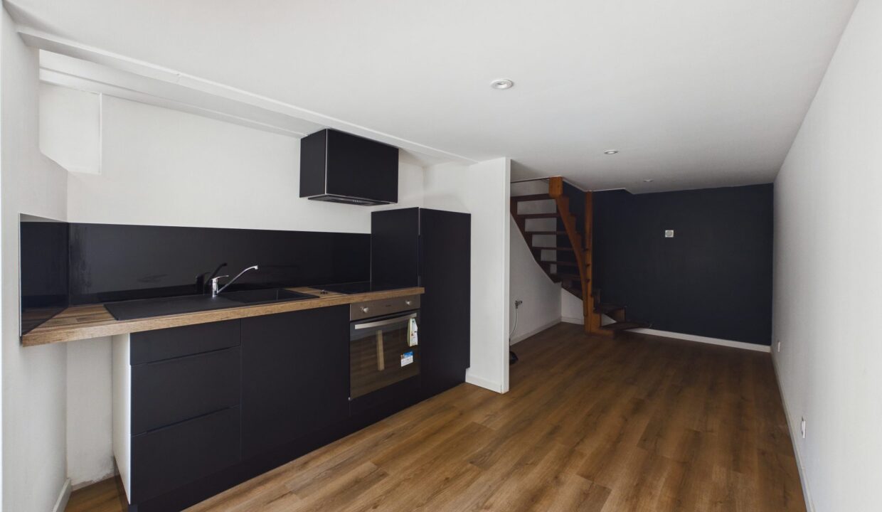 maison-mitoyenne-1-cote-3-pieces-fontenay-le-comte-85200-1775824434-VM963_1_original-1