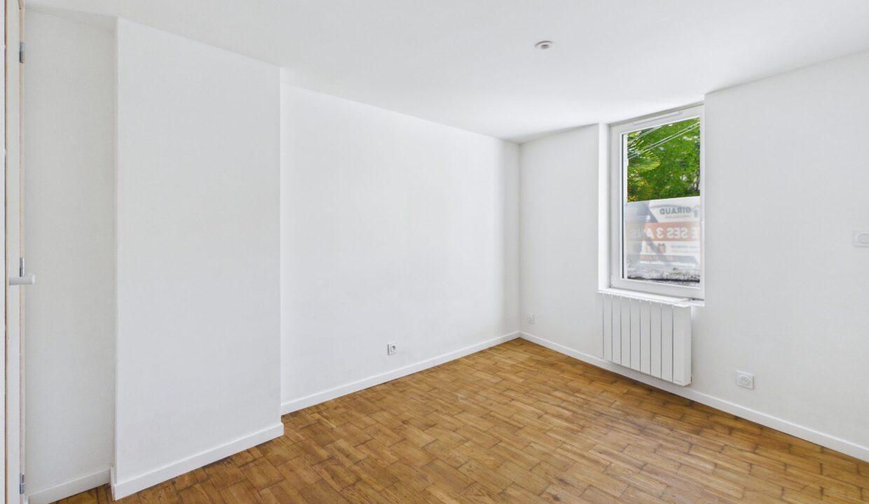 maison-mitoyenne-1-cote-3-pieces-fontenay-le-comte-85200-1775824434-VM963_9_original