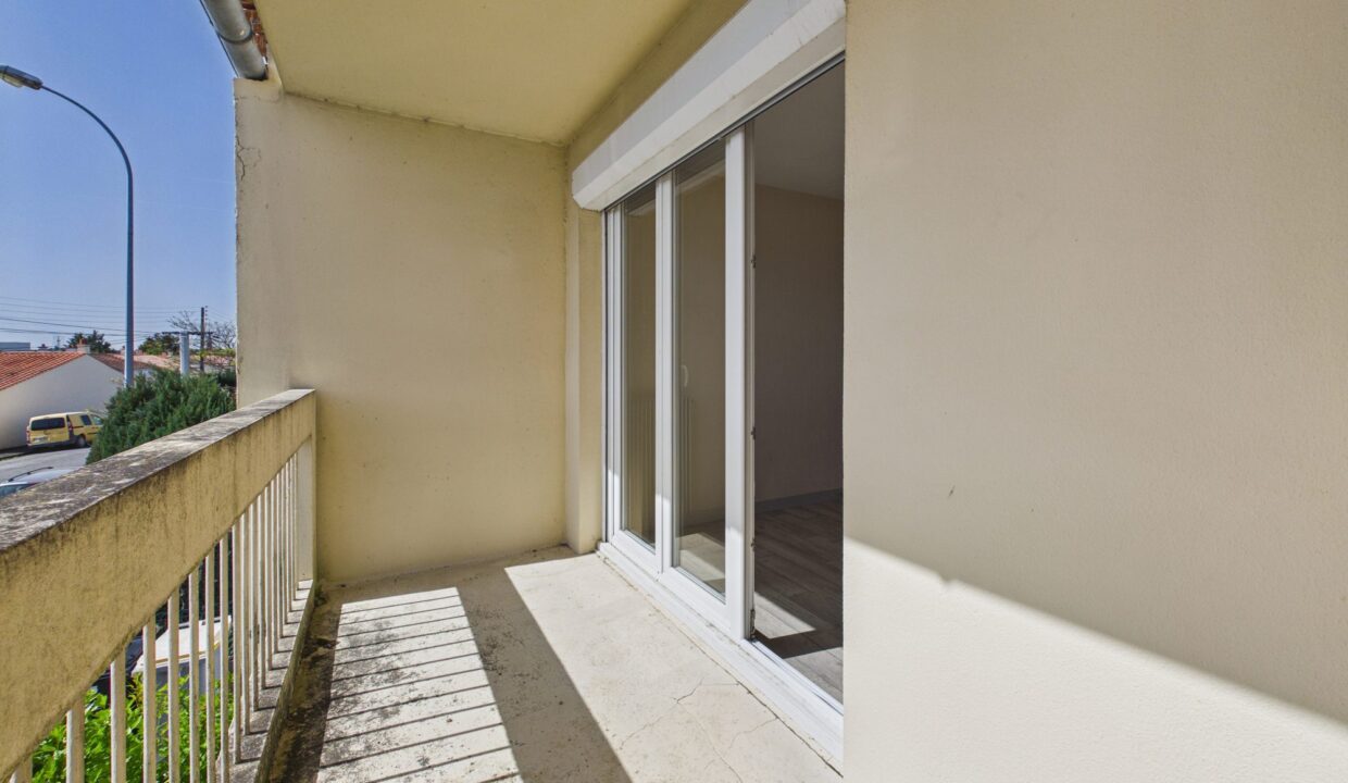 maison-mitoyenne-2-cotes-5-pieces-fontenay-le-comte-85200-1777369398-VM971_30_original