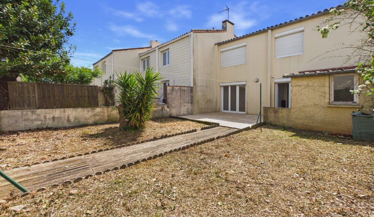 maison-mitoyenne-2-cotes-5-pieces-fontenay-le-comte-85200-1777369398-VM971_44_original