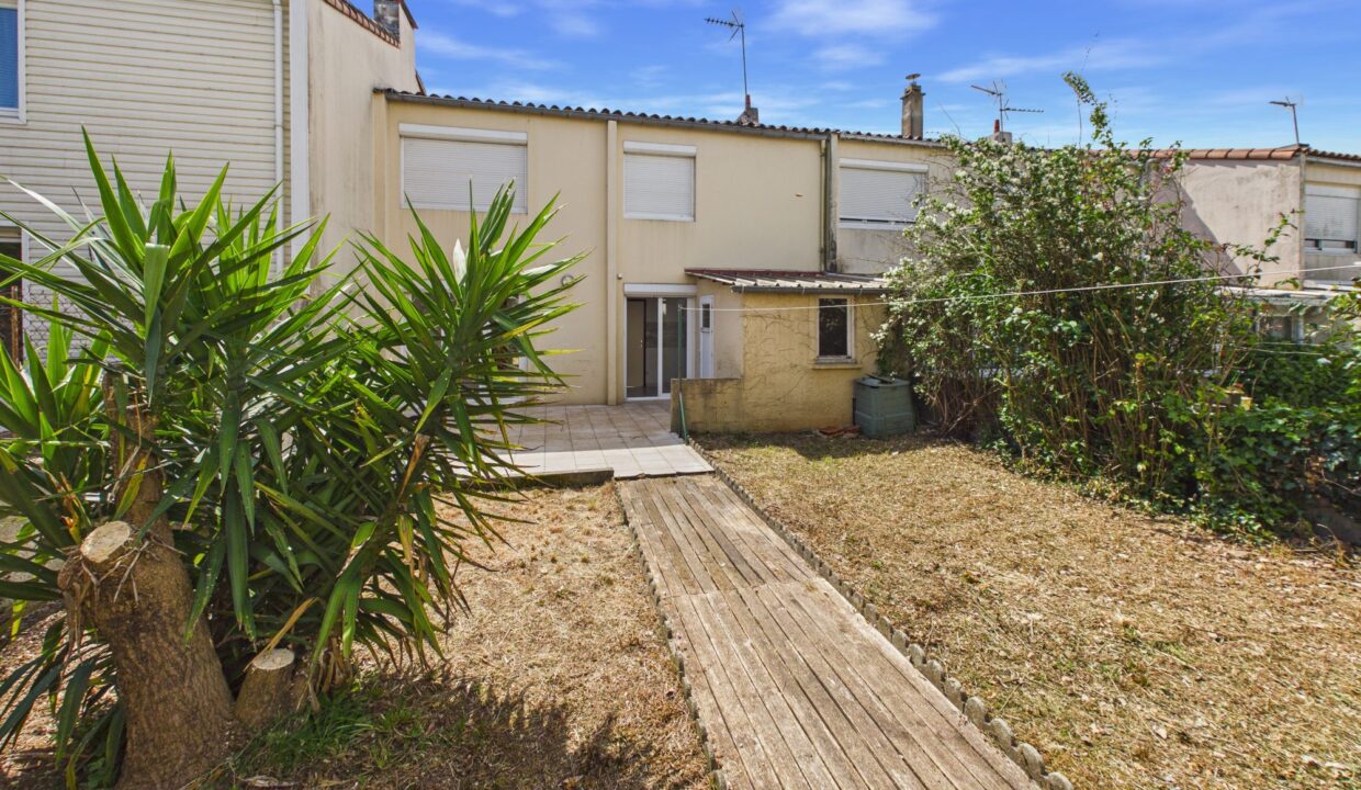 maison-mitoyenne-2-cotes-5-pieces-fontenay-le-comte-85200-1777369398-VM971_45_original-1