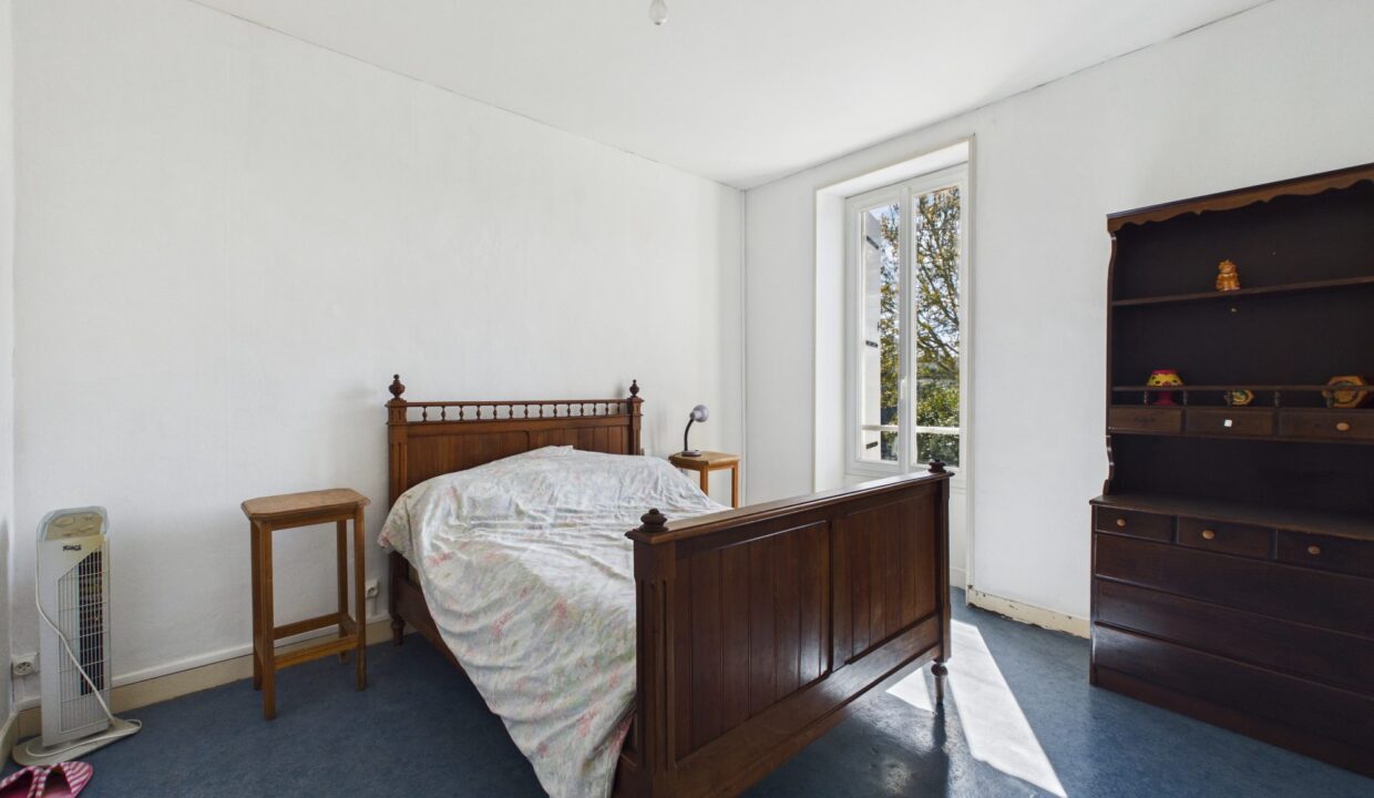 maison-mitoyenne-2-cotes-7-pieces-fontenay-le-comte-85200-1775635610-VM962_12_original