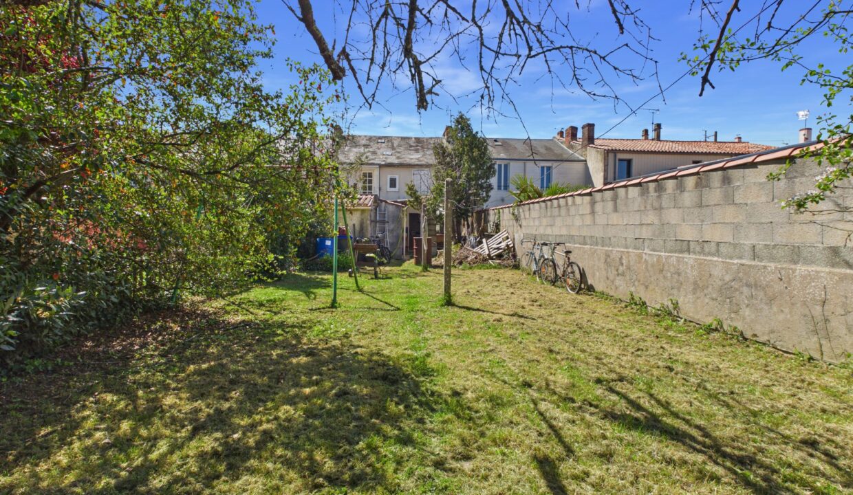 maison-mitoyenne-2-cotes-7-pieces-fontenay-le-comte-85200-1775635610-VM962_1_original