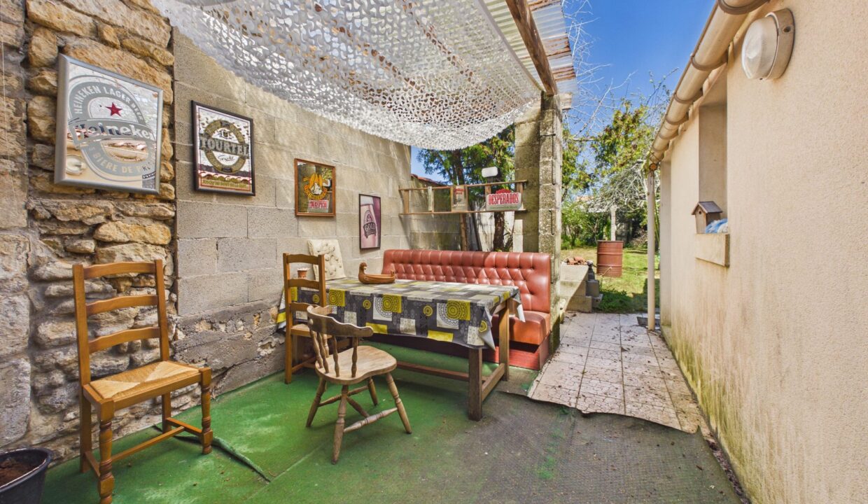 maison-mitoyenne-2-cotes-7-pieces-fontenay-le-comte-85200-1775635610-VM962_5_original