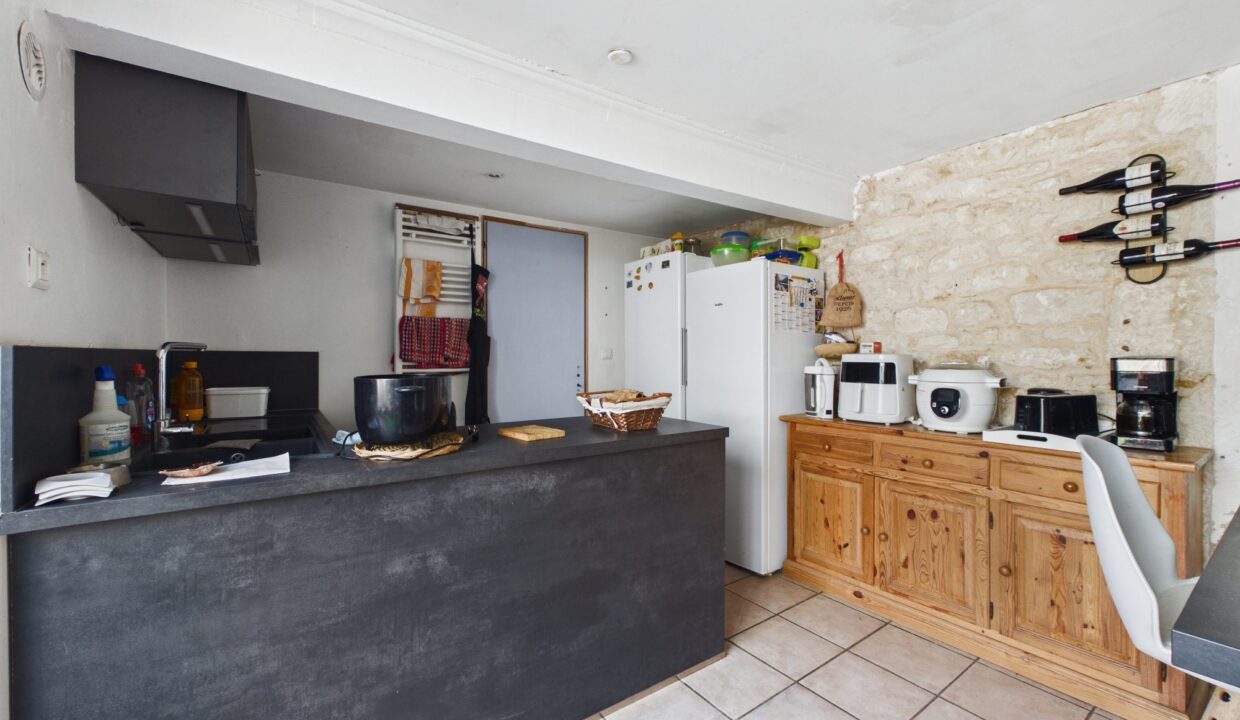 maison-mitoyenne-2-cotes-7-pieces-fontenay-le-comte-85200-1775635610-VM962_6_original