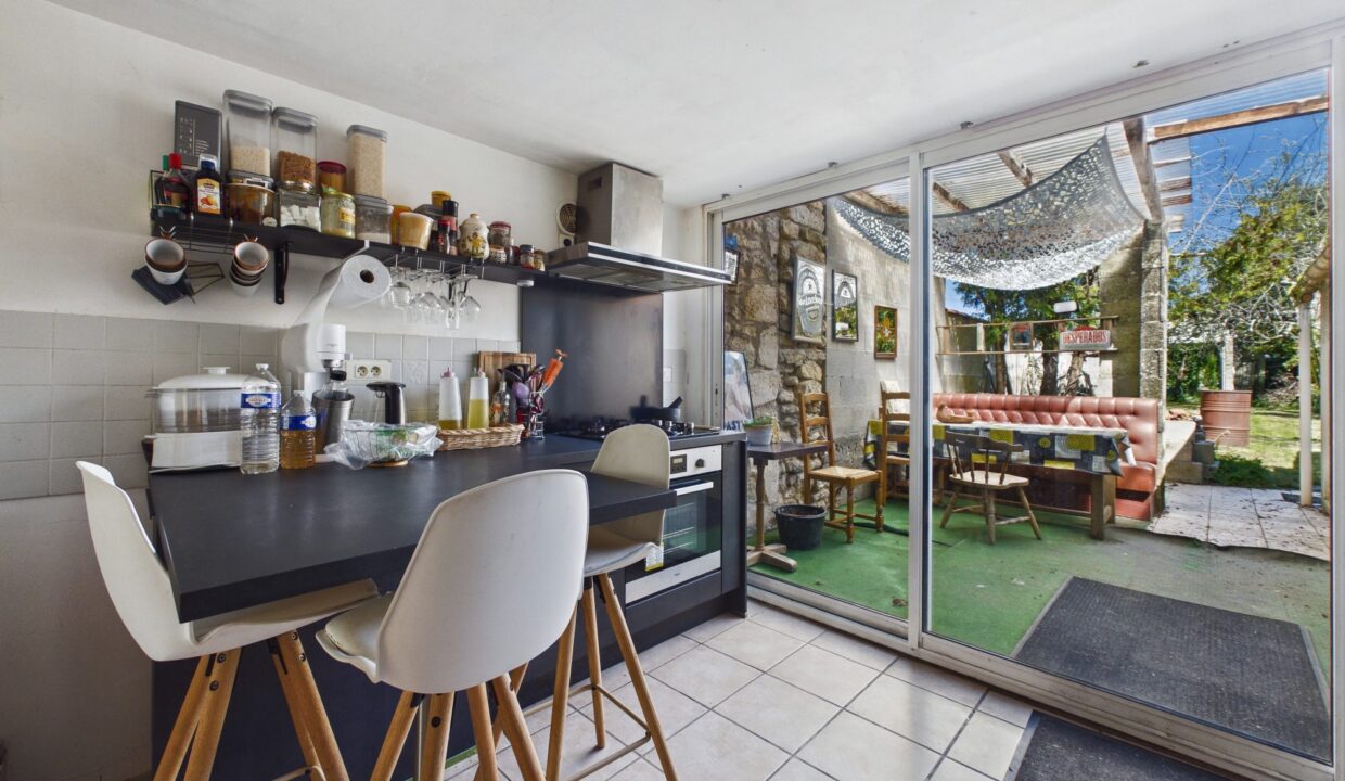 maison-mitoyenne-2-cotes-7-pieces-fontenay-le-comte-85200-1775635610-VM962_8_original-1