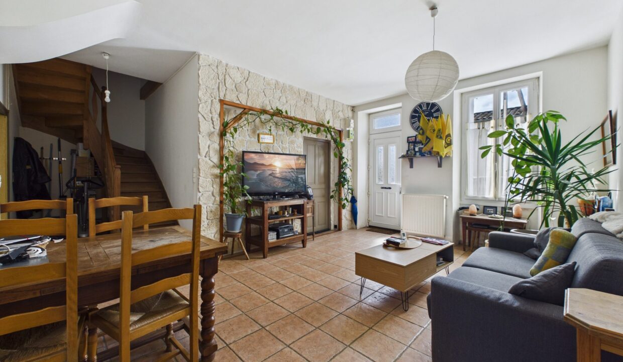 maison-mitoyenne-2-cotes-7-pieces-fontenay-le-comte-85200-1775635610-VM962_9_original