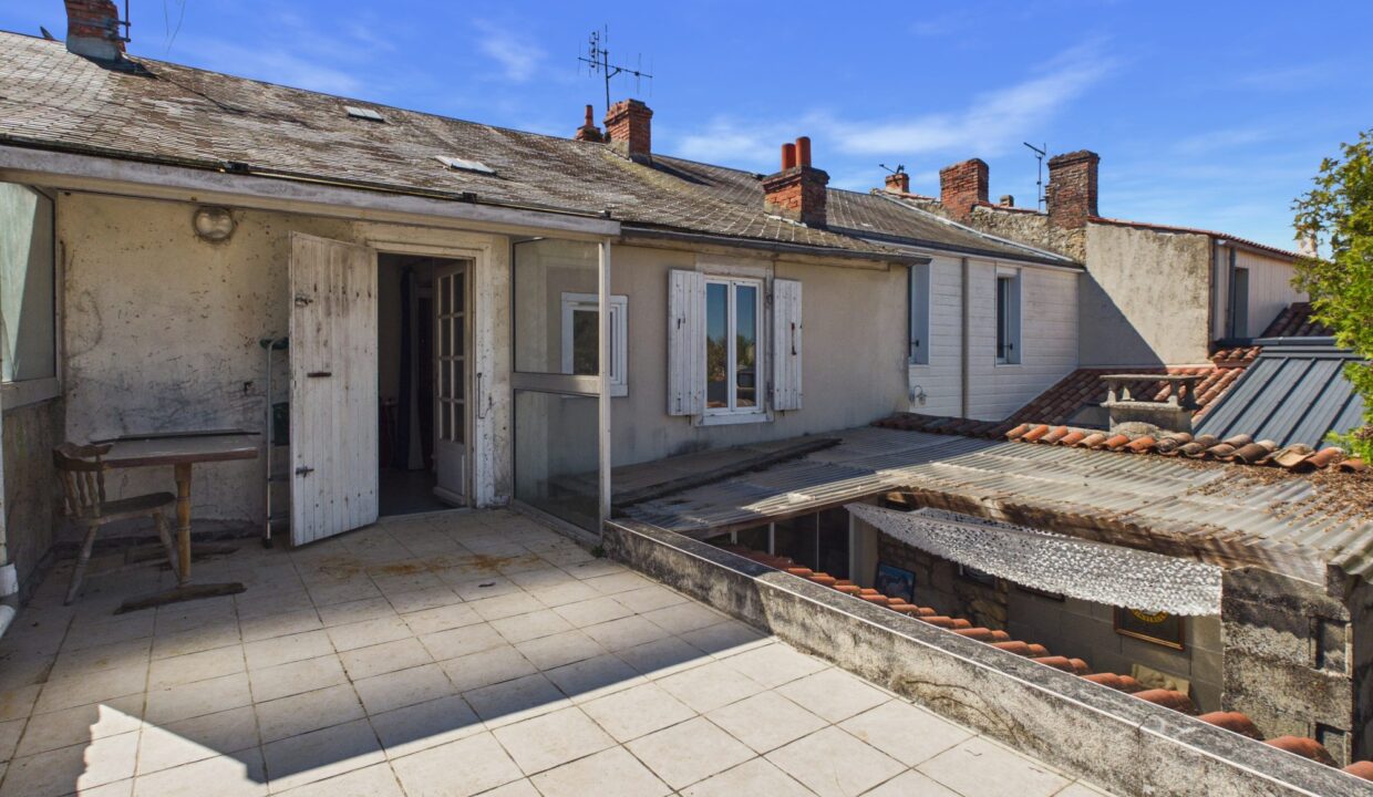 maison-mitoyenne-2-cotes-7-pieces-fontenay-le-comte-85200-1783668883-VM962_16_original