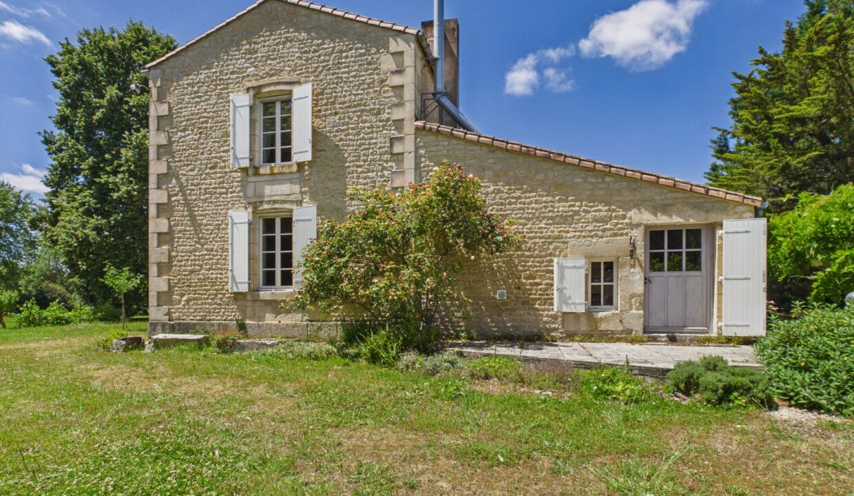 maison-ancienne-7-pieces-coulon-79510-1783856785-VM1023_1_original