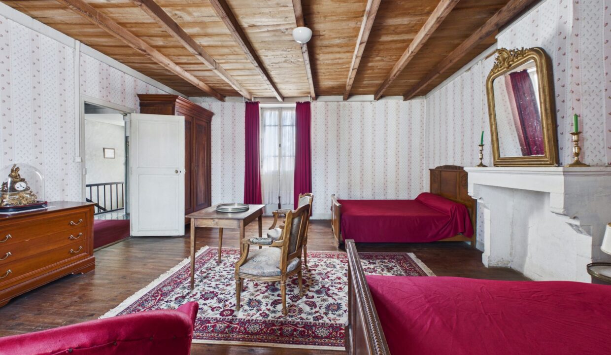 maison-ancienne-7-pieces-saint-pierre-le-vieux-85420-1788422318-VM1014_16_original