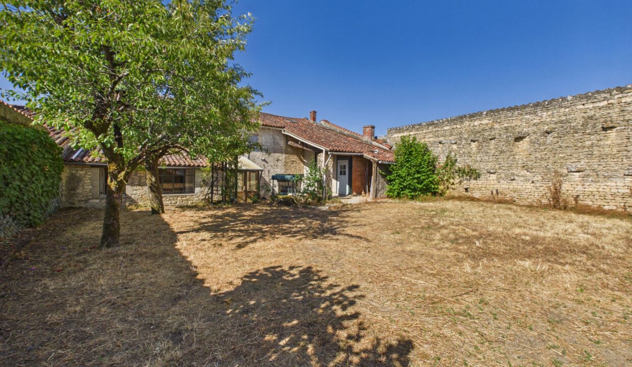 maison-ancienne-7-pieces-saint-pierre-le-vieux-85420-1788422318-VM1014_24_original